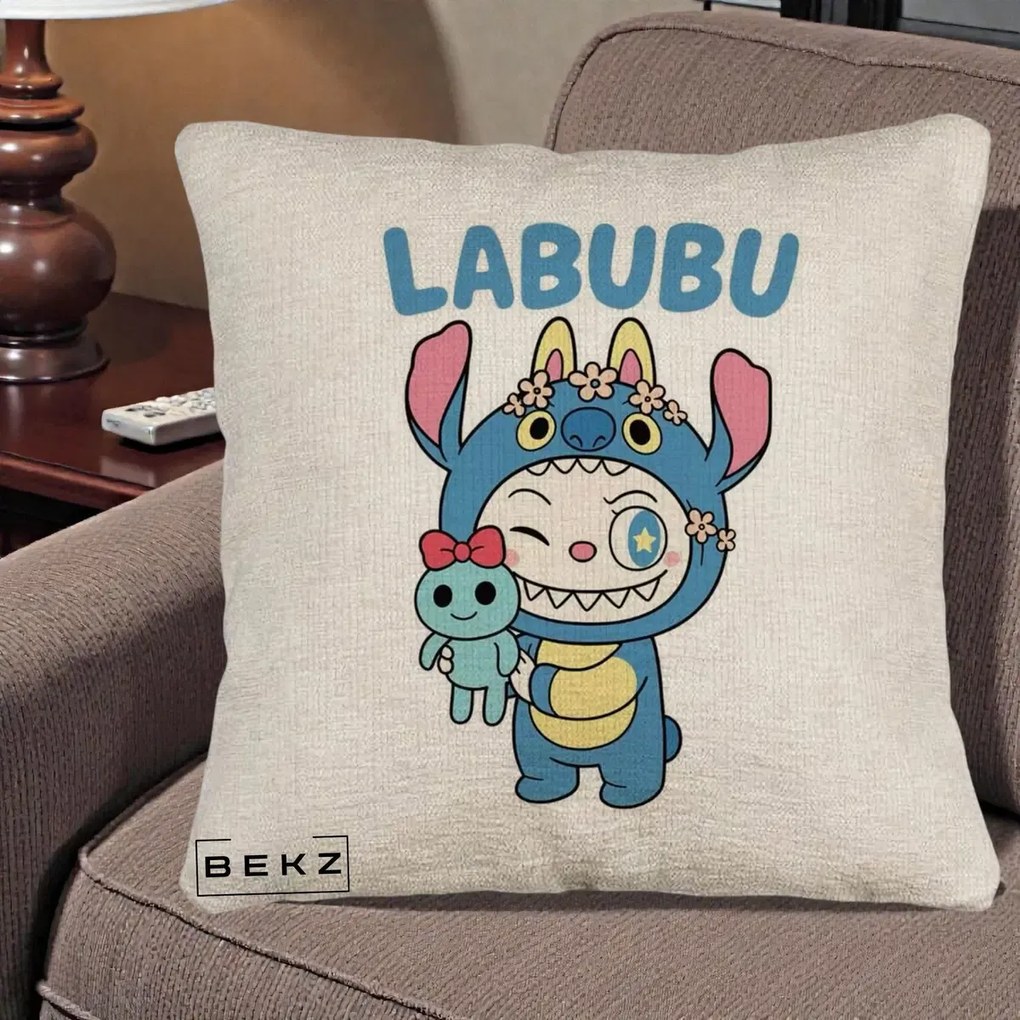 Perna Personalizata Labubu x Stitch cu Flori, 40x40 cm, Bej Canapea, Husa Detasabila, Perna Inclusa, BEKZ®