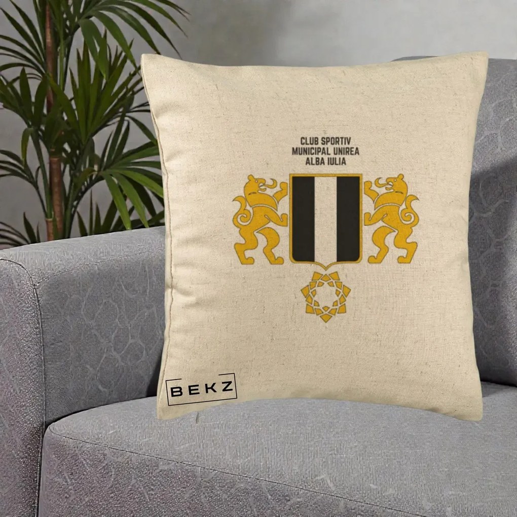 Perna Personalizata CSM Unirea Alba Iulia Fotbal, 40x40 cm, Bej, Husa Detasabila, Perna Inclusa, BEKZ®