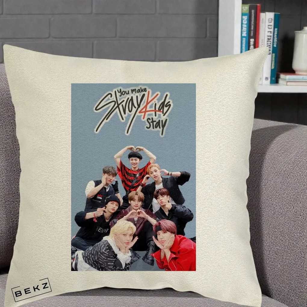Perna Personalizata K-pop Stray Kids You Make Stray Kids Stay cu Foto Grup, 40x40 cm, Ecru, Husa Detasabila, Perna Inclusa, BEKZ®
