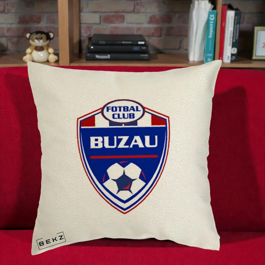 Perna Personalizata FC Buzau Fotbal, 40x40 cm, Ecru, Husa Detasabila, Perna Inclusa, BEKZ®
