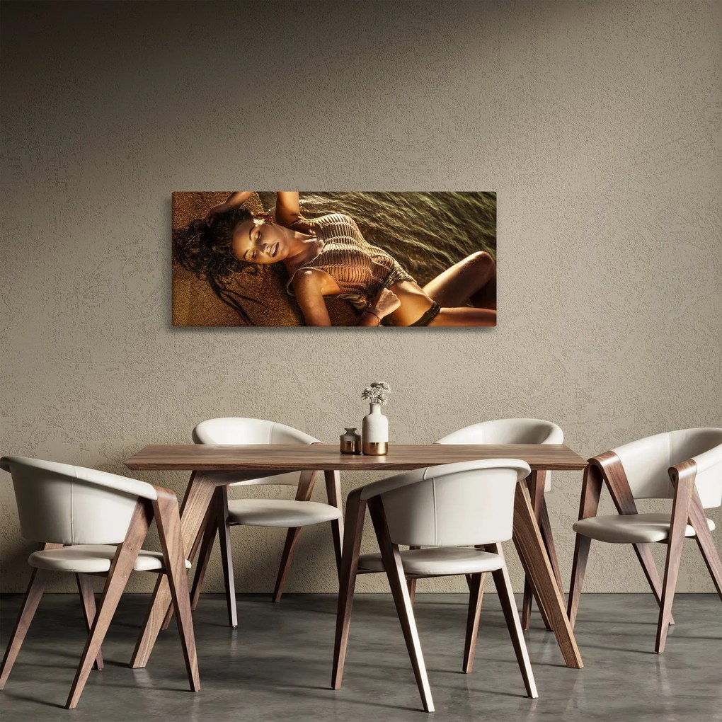 Tablou cu femeia întinsă pe plajă (120x50 cm)