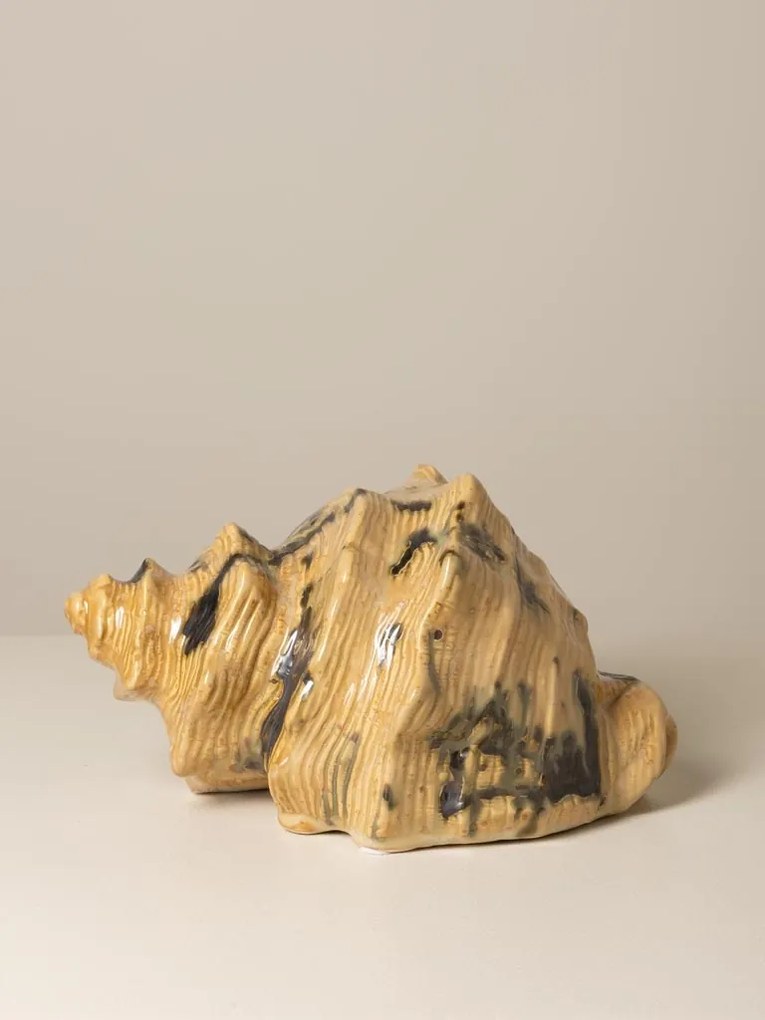 Decoratiune bej din ceramică in forma de scoica, "Ocean Whisper"