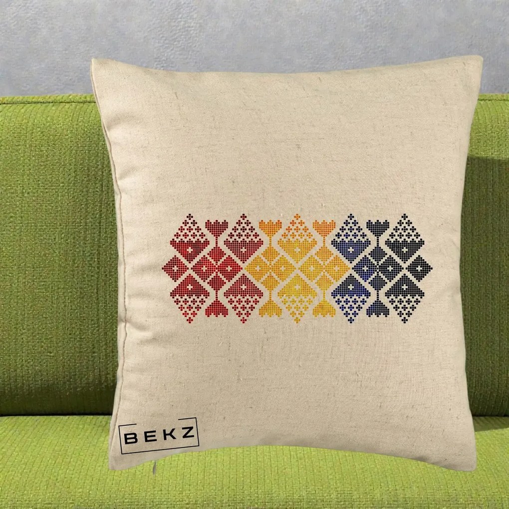 Perna Personalizata Motiv Tricolor Romanesc Broderie, 40x40 cm, Bej, Husa Detasabila, Perna Inclusa, BEKZ®