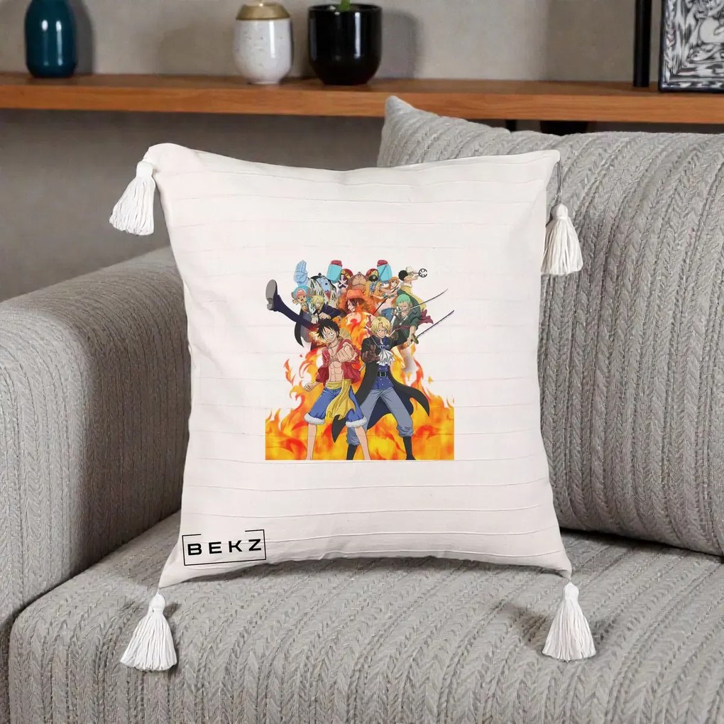 Perna Personalizata One Piece Echipa Straw Hat in Flacari, 40x40 cm, Bej cu Franjuri, Husa Detasabila, Perna Inclusa, BEKZ®