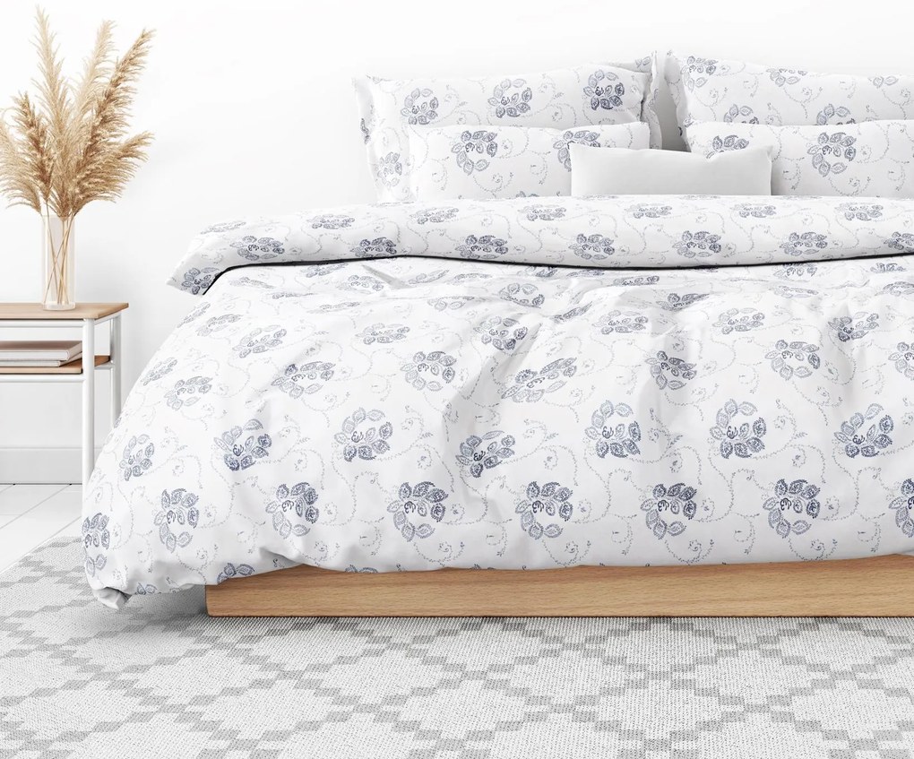 Goldea lenjerie de pat din flanel - ornamente florale albastru închis pe alb 140 x 200 și 70 x 90 cm