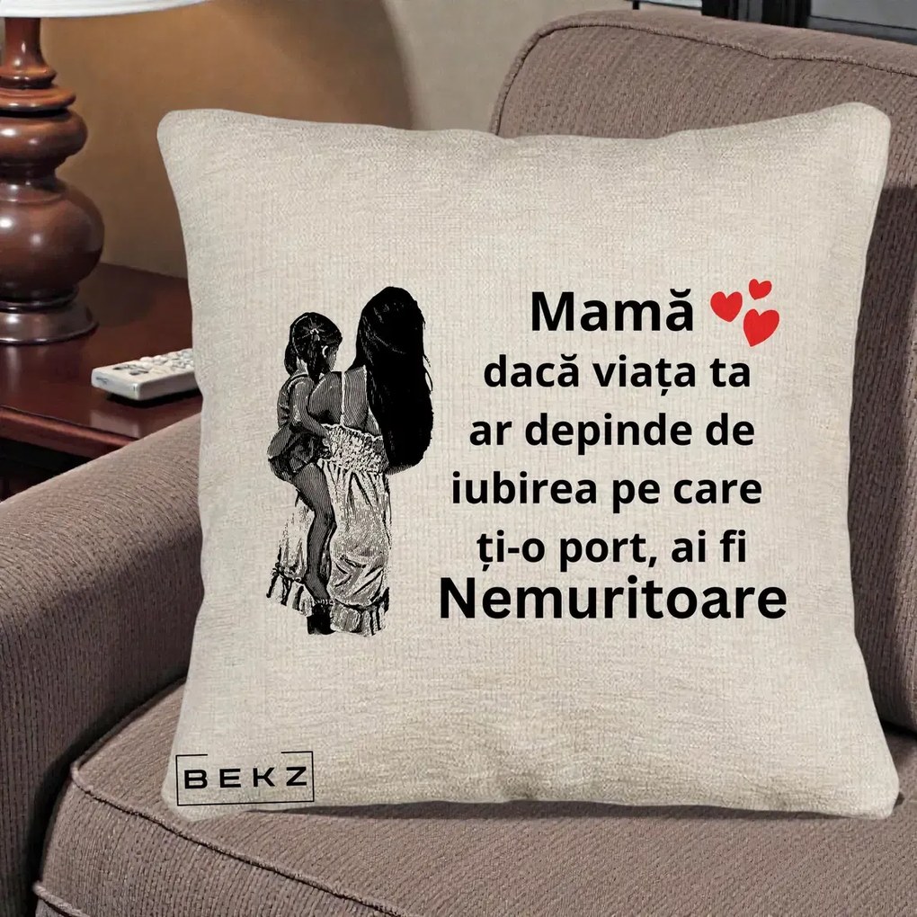 Cadou pentru Mama - Perna Personalizata Mama Nemuritoare Imbratisare, 40x40 cm, Bej Canapea, Husa Detasabila, Perna Inclusa, BEKZ®