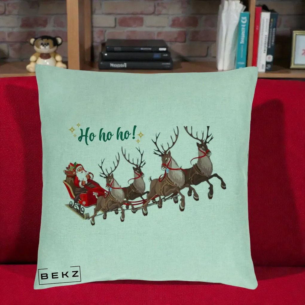 Perna Decorativa Ho Ho Ho Mos Craciun cu Sanie si Reni, 40x40 cm, Verde Menta, Husa Detasabila, Perna Inclusa, BEKZ®