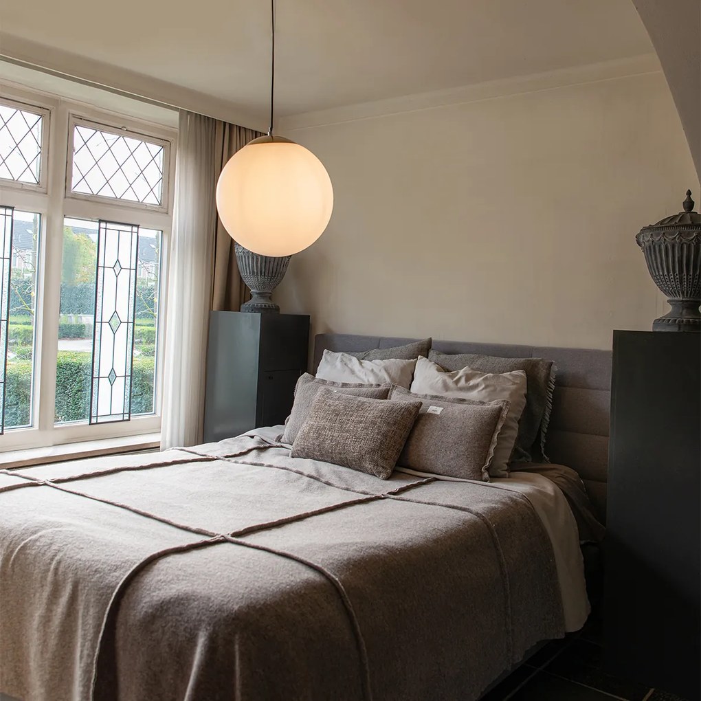 Lampă suspendată inteligentă scandinavă aurie cu sticlă opal 40cm incl. WiFi A60 - Ball 40