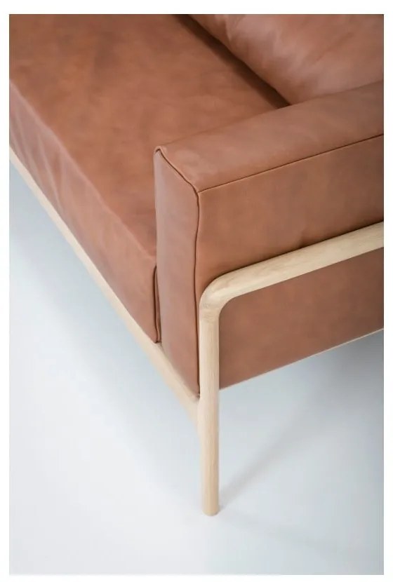 Canapea din piele bovină cu structură din lemn masiv de stejar Gazzda Fawn, 240 cm, maro cognac