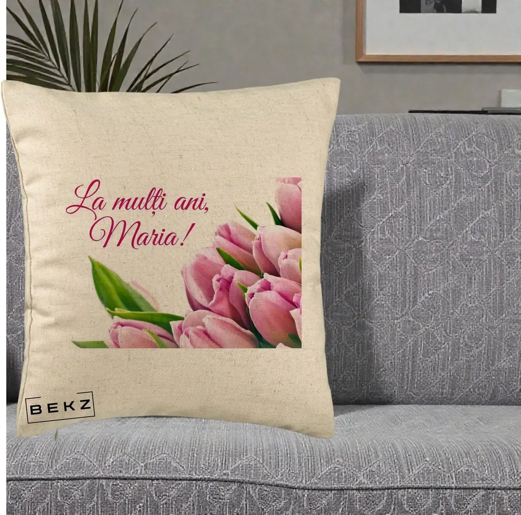 Cadou de Onomastica - Perna Personalizata La Multi Ani Maria Lalele, 40x40 cm, Bej, Husa Detasabila, Perna Inclusa, BEKZ®