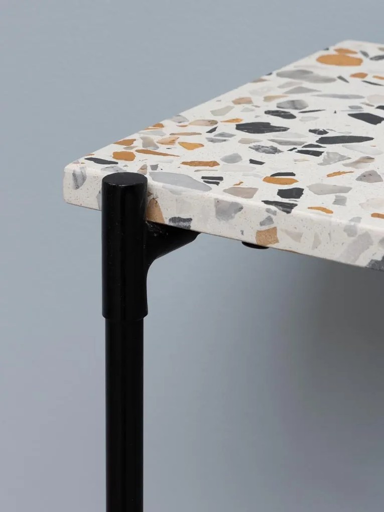Consola din terrazzo, Amiga
