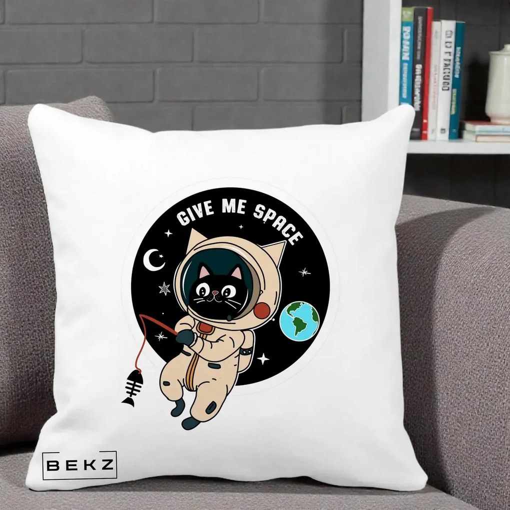 Perna Decorativa Give Me Space Pisica Astronaut, 40x40 cm, Alba Mata, Husa Detasabila, Perna Inclusa, BEKZ®