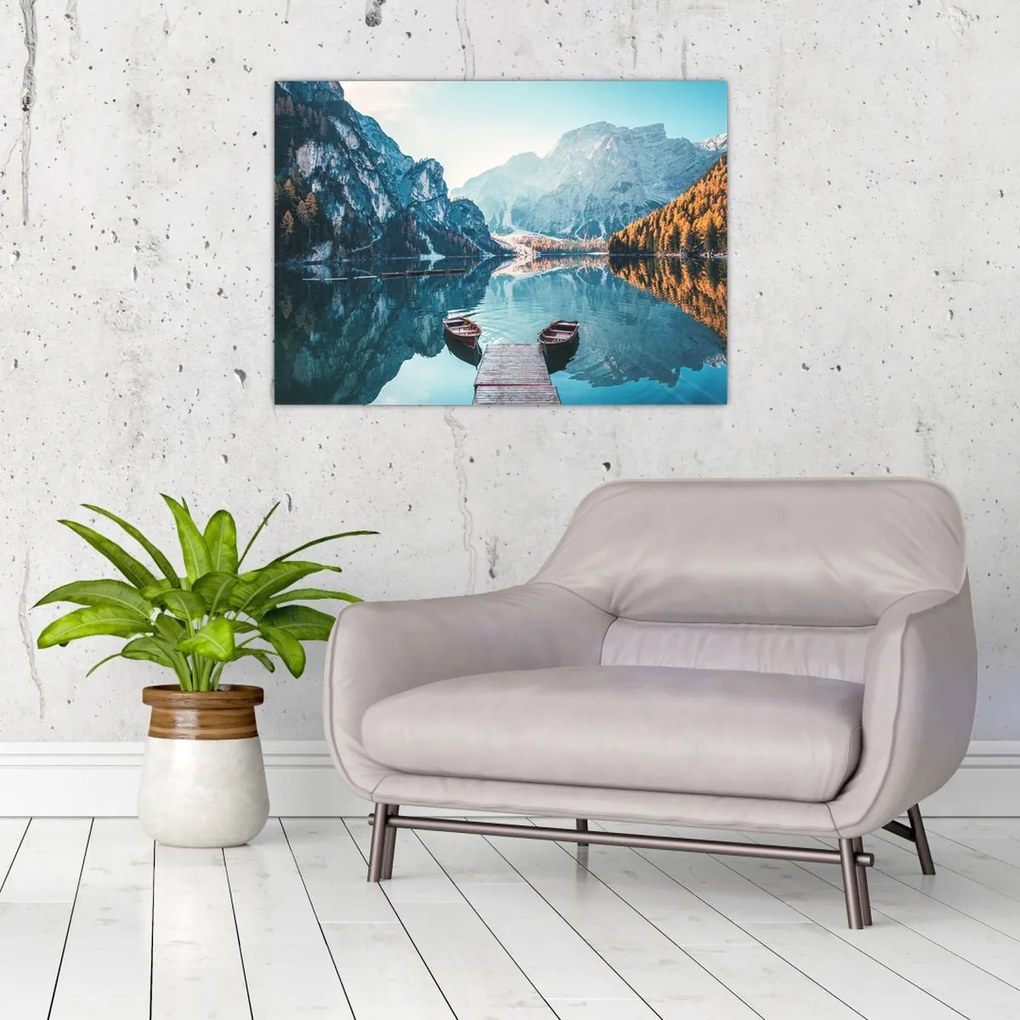 Tablou pe sticlă - Bărci pe Lacul Braies (70x50 cm)