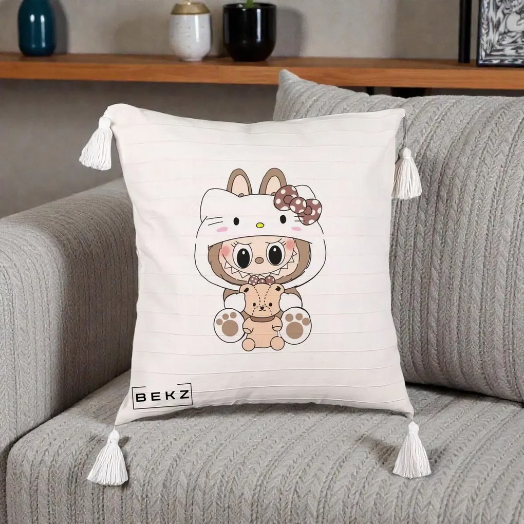 Perna Personalizata Labubu x Hello Kitty Maro-Vintage, 40x40 cm, Bej cu Franjuri, Husa Detasabila, Perna Inclusa, BEKZ®