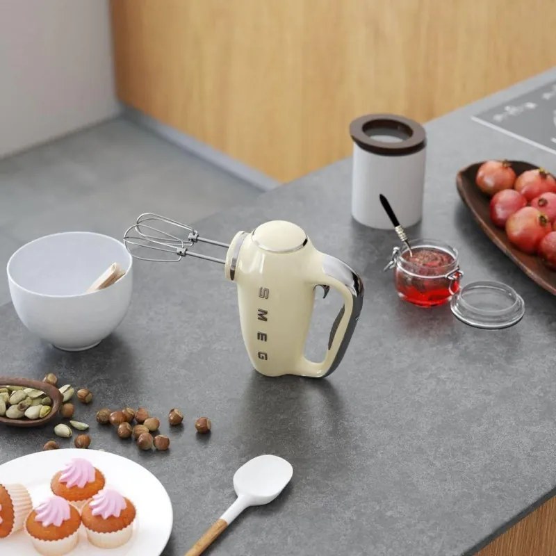 Mixer manual SMEG 50's Style HMF01CREU, 250 W, 9 viteze, Functie Turbo, Afisaj LED, Timer, Accesorii, Crem
