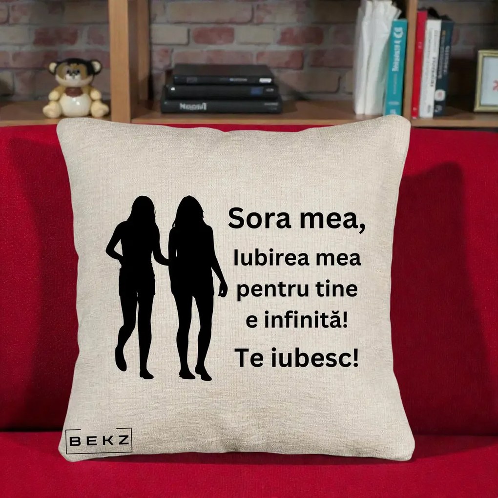 Cadou pentru Sora - Perna Personalizata Sora Mea Te Iubesc Siluete Negre Tinand Maini, 40x40 cm, Bej Canapea, Husa Detasabila, Perna Inclusa, BEKZ®