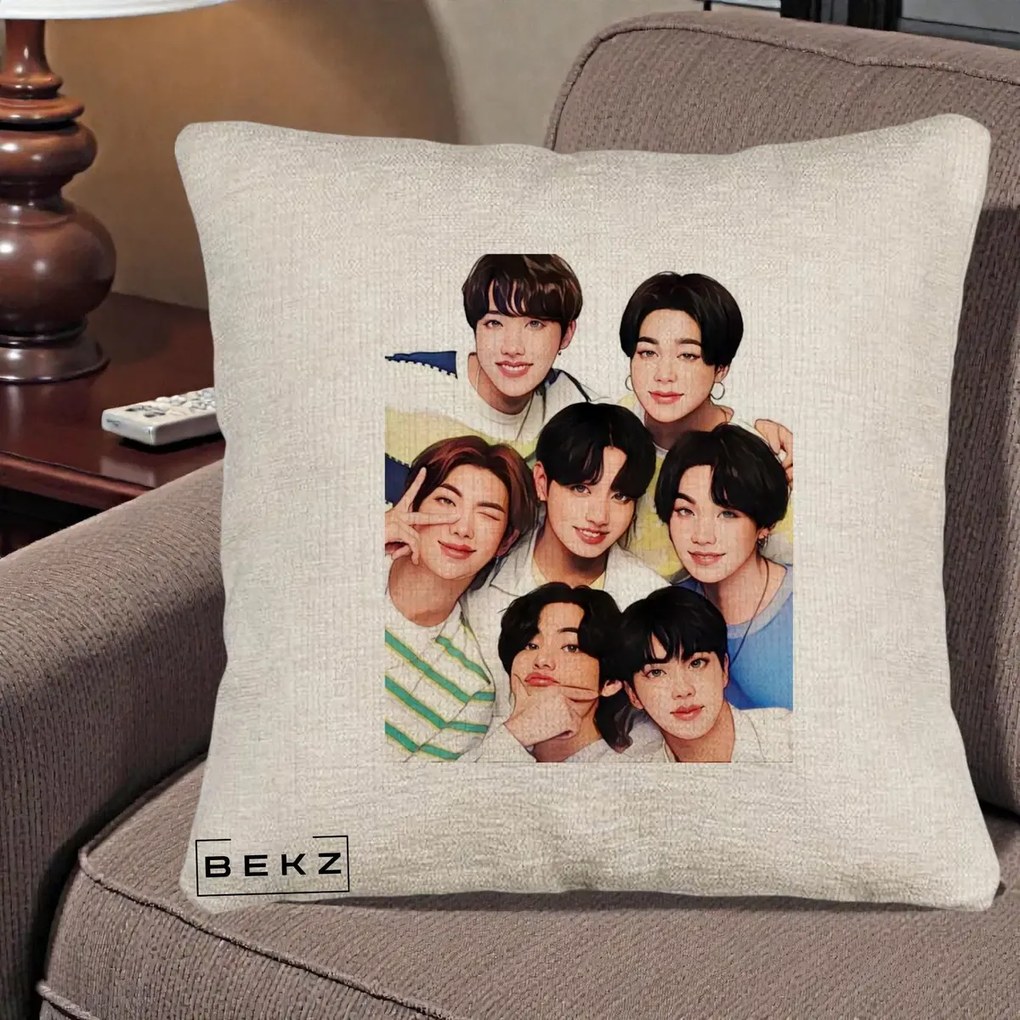 Perna Personalizata K-pop BTS Bangtan Boys Portret Grup Fanart, 40x40 cm, Bej Canapea, Husa Detasabila, Perna Inclusa, BEKZ®