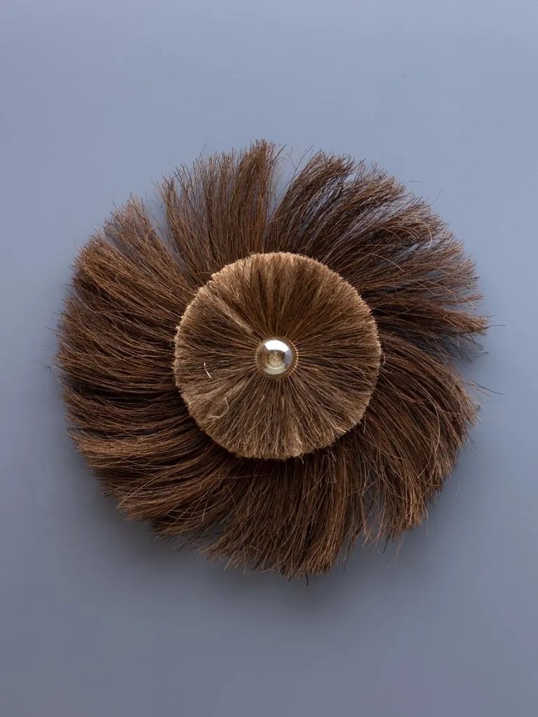 Aplică de perete cu abajur circular tip soare din fibre naturale de bananier și structură din metal antichizat, maro natural, 100 cm, „Inupta"