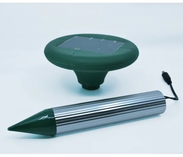 Repelent solar împotriva cârtițelor