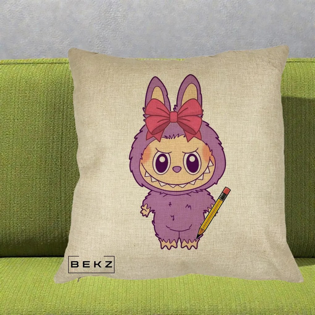 Perna Personalizata Labubu Mov cu Funda Rosie si Creion, 40x40 cm, Crem, Husa Detasabila, Perna Inclusa, BEKZ®