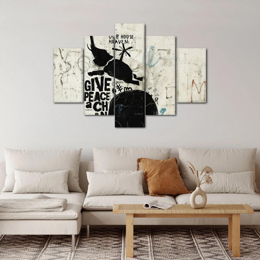 Tablou - Elefant deasupra solului (150x105 cm)