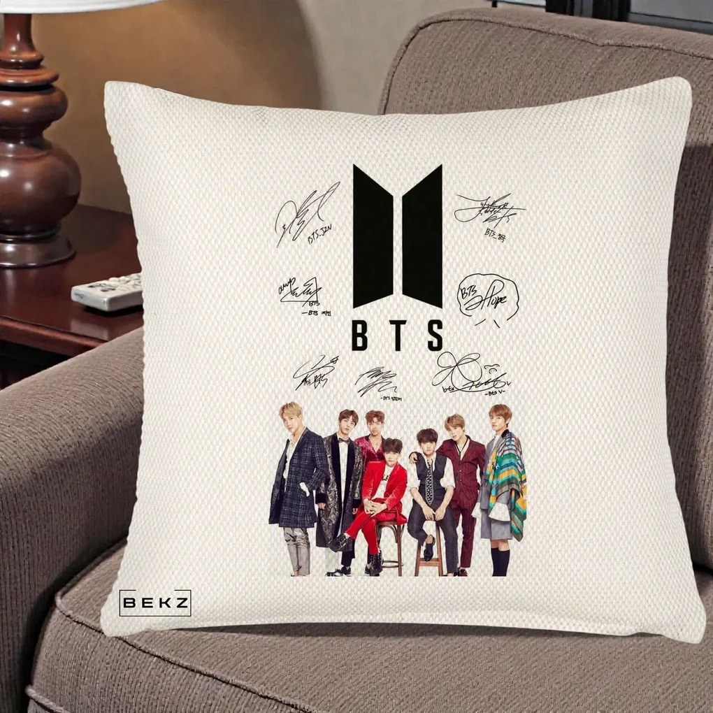 Perna Personalizata K-pop BTS Semnaturi Foto, 40x40 cm, Crem Reliefat, Husa Detasabila, Perna Inclusa, BEKZ®