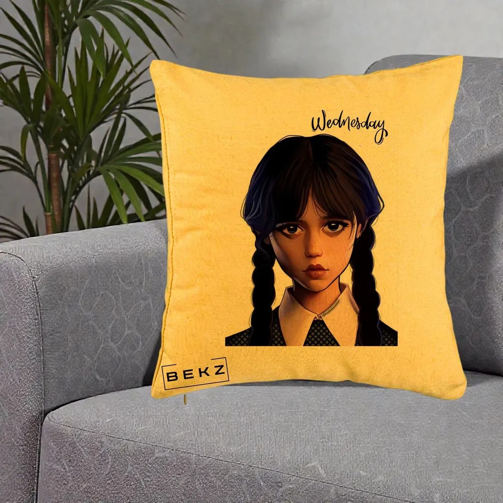 Perna Personalizata Wednesday Addams Portret Realist, 40x40 cm, Galben, Husa Detasabila, Perna Inclusa, BEKZ®