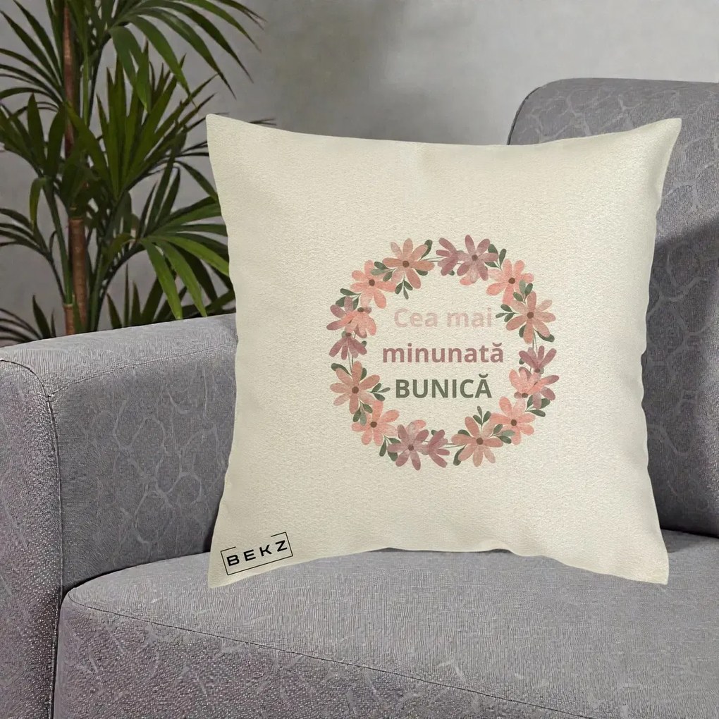 Cadou pentru Bunica - Perna Personalizata Cea Mai Minunata Bunica Coronita Flori Roz, 40x40 cm, Ecru, Husa Detasabila, Perna Inclusa, BEKZ®