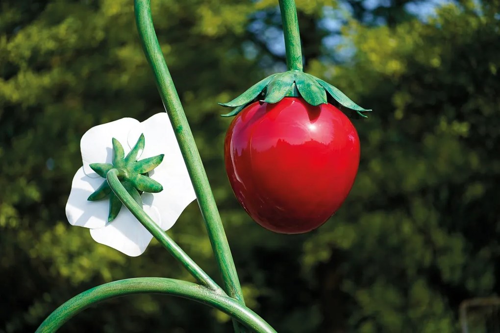 Lampa iluminat exterior design capsuna uriasa, inaltime 275cm, Giant Strawberry