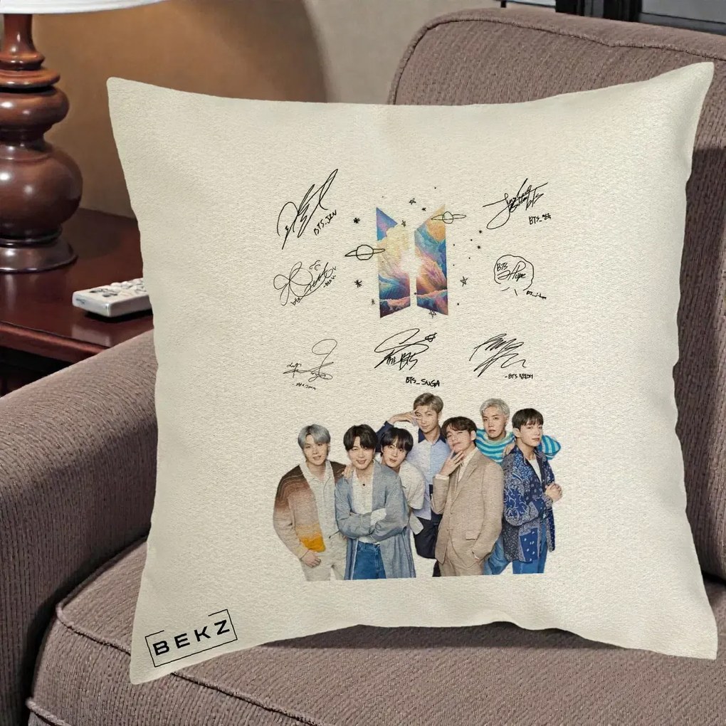 Perna Personalizata K-pop BTS Autografe Toti Membrii Fotografie, 40x40 cm, Ecru, Husa Detasabila, Perna Inclusa, BEKZ®