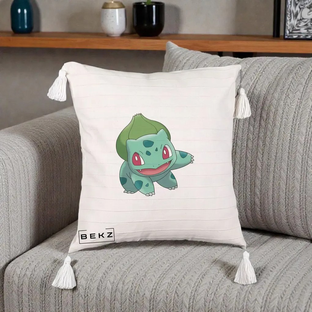 Perna Personalizata Bulbasaur Pokemon, 40x40 cm, Bej cu Franjuri, Husa Detasabila, Perna Inclusa, BEKZ®