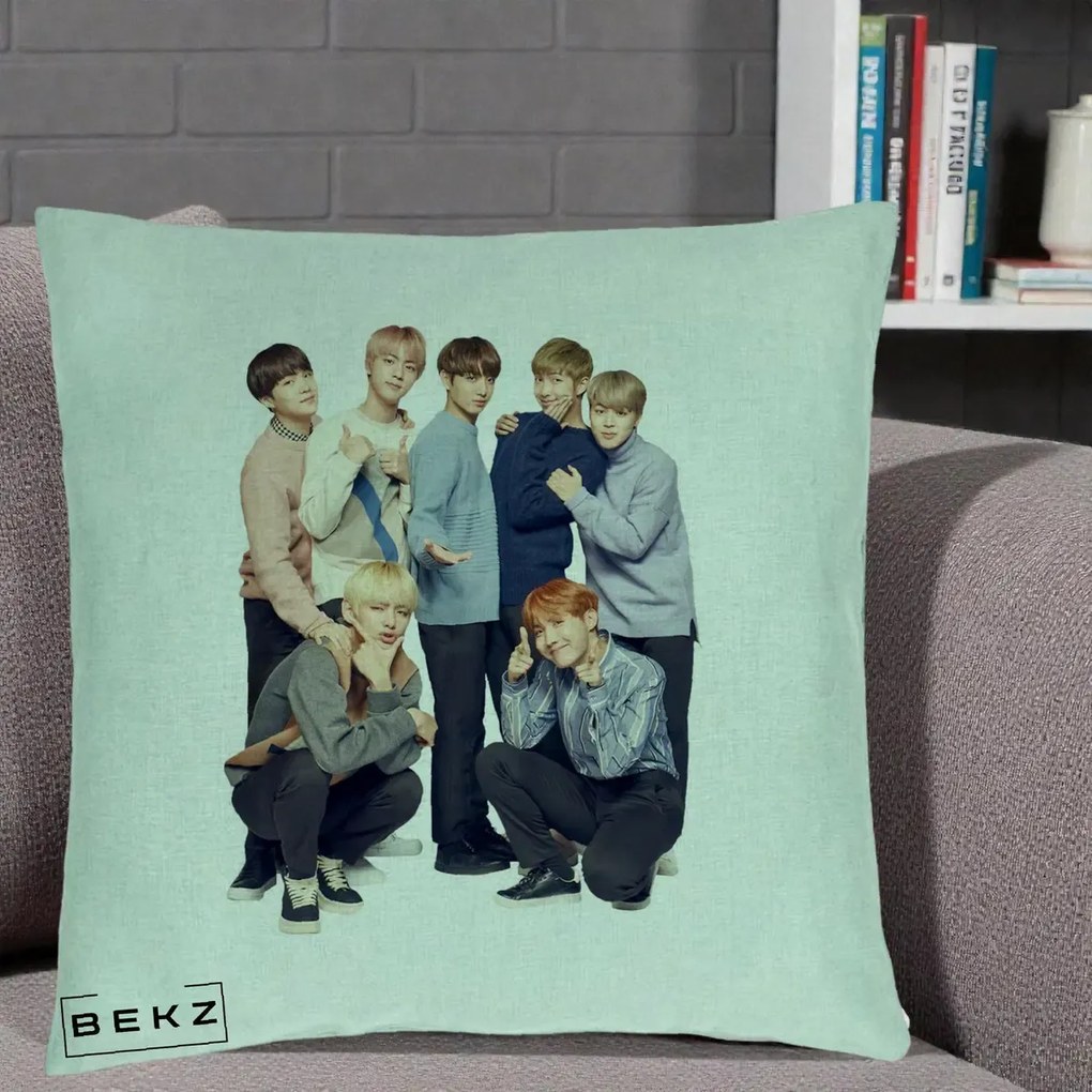 Perna Personalizata K-pop BTS Foto Grup In Picioare Tricoturi, 40x40 cm, Verde Menta, Husa Detasabila, Perna Inclusa, BEKZ®