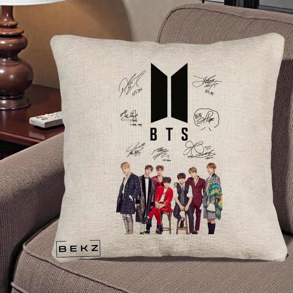 Perna Personalizata K-pop BTS Semnaturi Foto, 40x40 cm, Bej Canapea, Husa Detasabila, Perna Inclusa, BEKZ®
