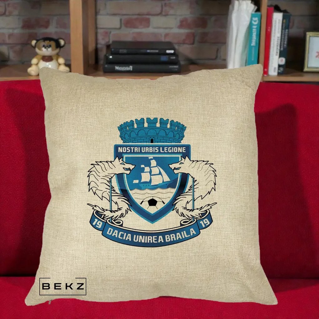 Perna Personalizata Dacia Unirea Braila 1919 Fotbal, 40x40 cm, Crem, Husa Detasabila, Perna Inclusa, BEKZ®