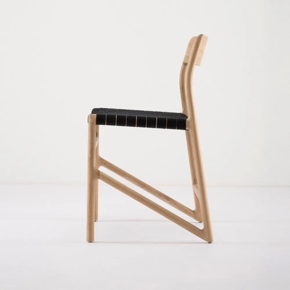 Scaun din lemn masiv de stejar Gazzda Fawn, negru