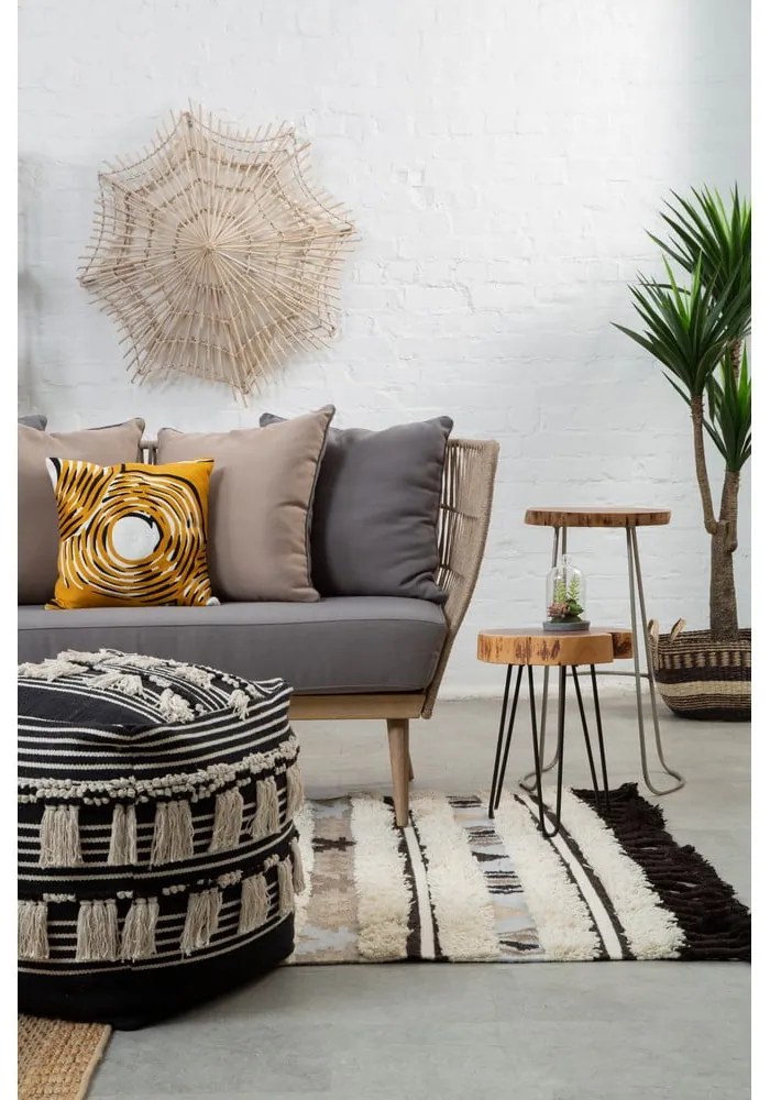 Măsuță auxiliară cu blat din lemn de acacia 46x48 cm Nandri – Premier Housewares