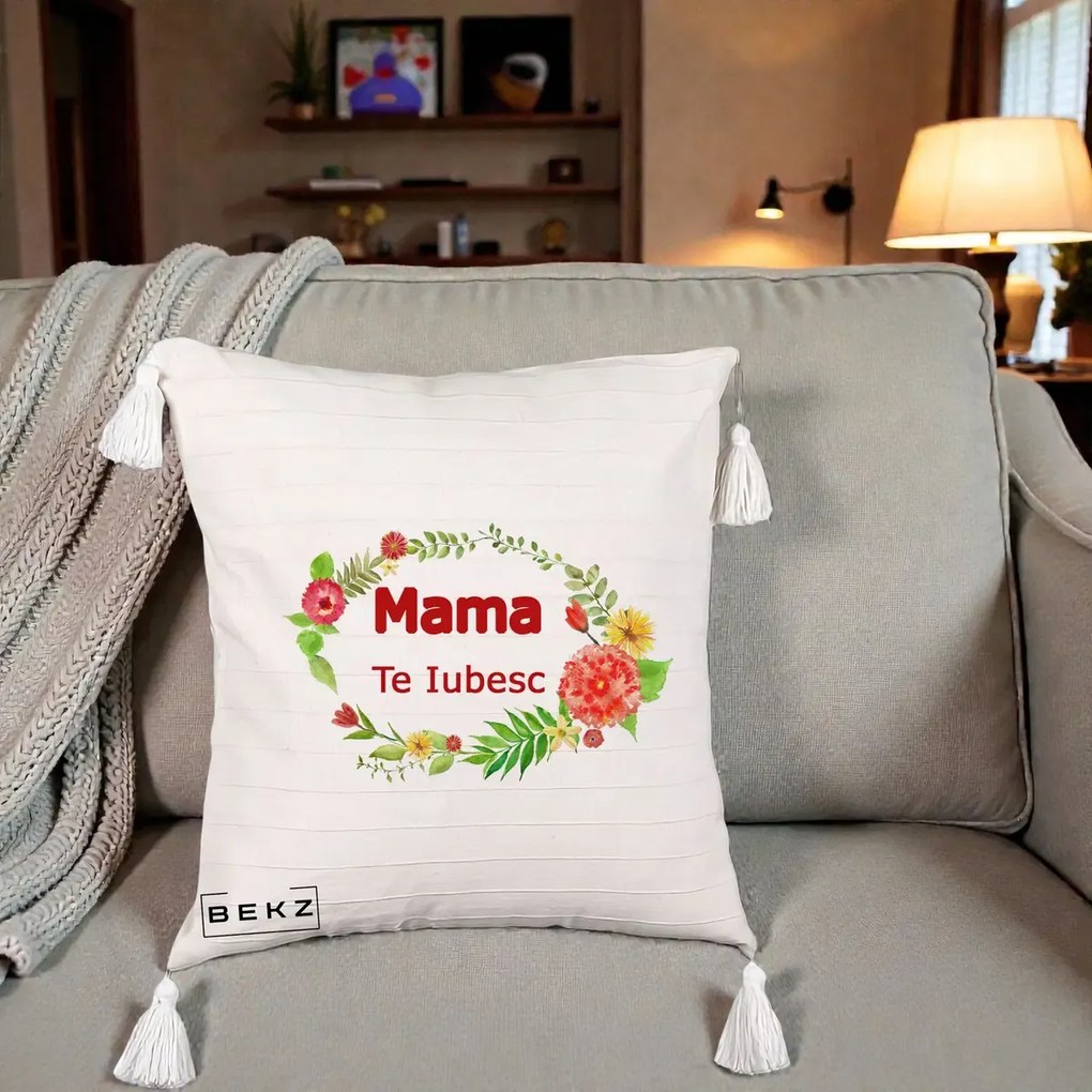 Cadou pentru Mama - Perna Personalizata Mama Te Iubesc Flori Rosii, 40x40 cm, Bej cu Franjuri, Husa Detasabila, Perna Inclusa, BEKZ®