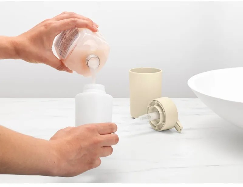 Dozator pentru sapun lichid Brabantia ReNew 1006264, 250 ml, Baza antiderapanta, Fara picurare, Bej