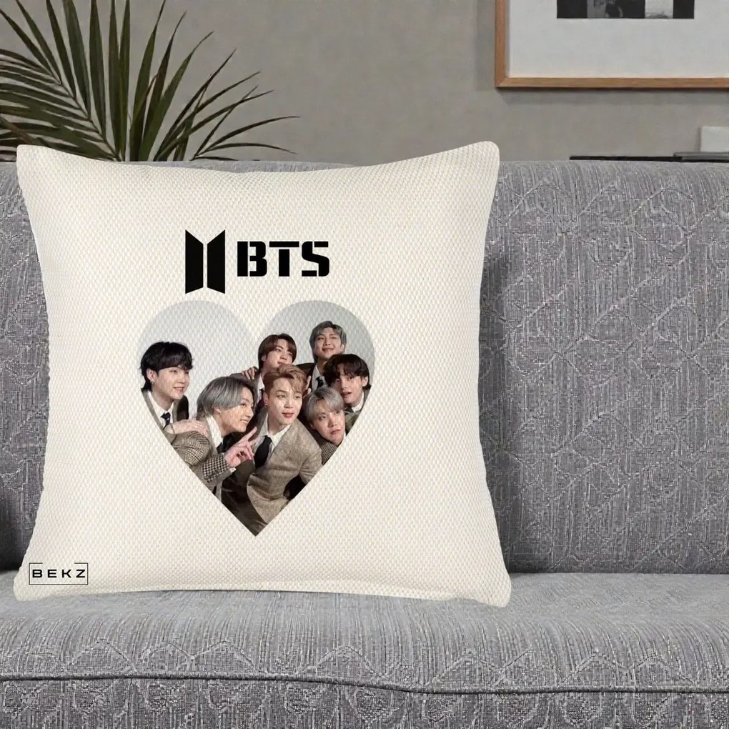 Perna Personalizata K-pop BTS Grup Fotografie in Inima, 40x40 cm, Crem Reliefat, Husa Detasabila, Perna Inclusa, BEKZ®