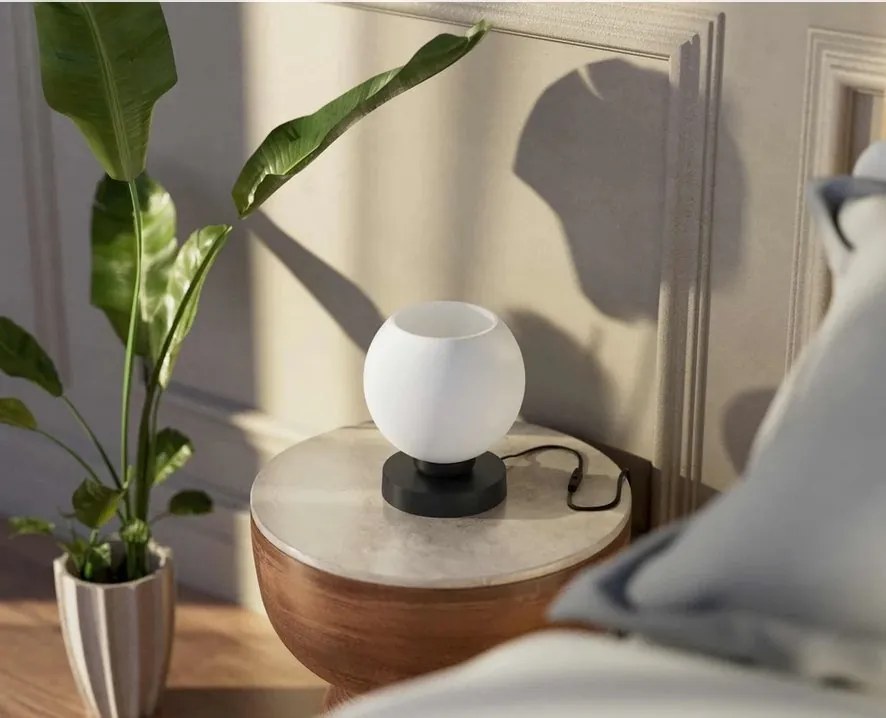 Veioza, Lampa de masa din alama Globe