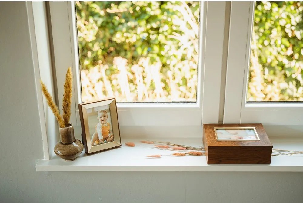 Ramă foto alămie cu picior de susținere din metal 12x17 cm Grenoble – Zilverstad