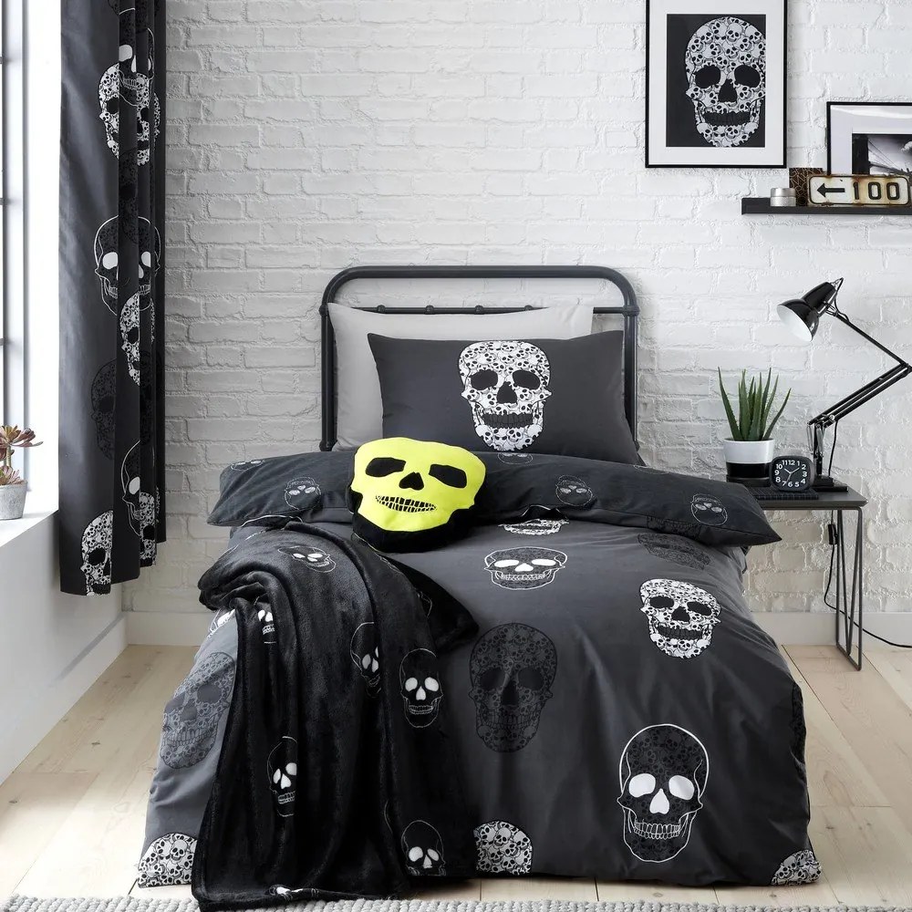 Lenjerie de pat pentru copii gri închis pentru pat de o persoană 135x200 cm Skulls – Catherine Lansfield