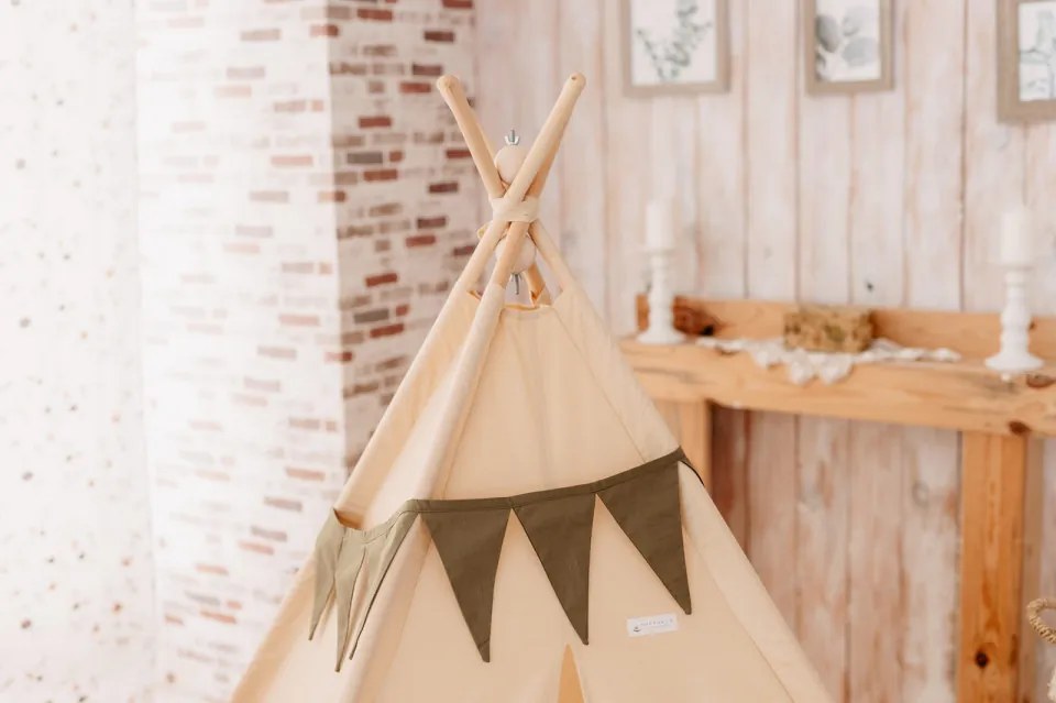 Set Cort de joaca, Beige teepee, 110x110x160 cm, salteluta, ghirlanda, 2 pernite si kit fixare