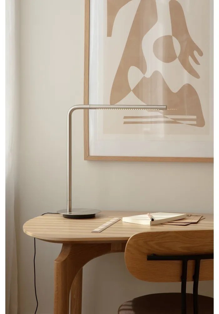 Veioză argintie LED cu intensitate reglabilă din metal (înălțime 46 cm) Omni Table – UMAGE