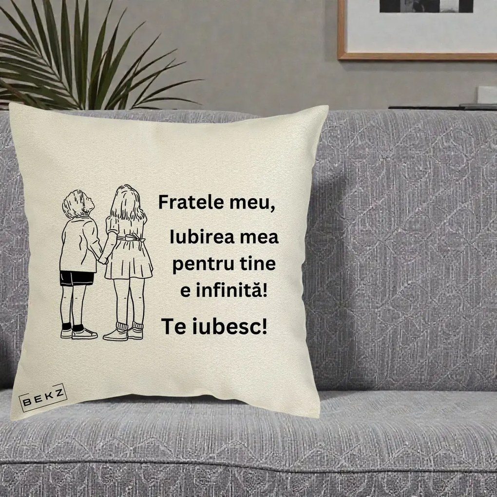 Cadou pentru Frate - Perna Personalizata Fratele Meu Te Iubesc Copii Tinand Maini Line Art, 40x40 cm, Ecru, Husa Detasabila, Perna Inclusa, BEKZ®