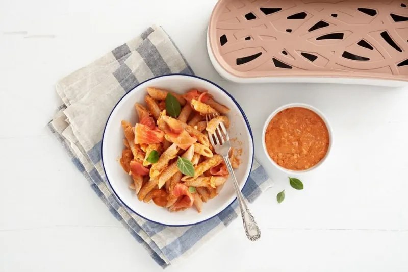 Vas pentru gatit paste in cuptorul cu microunde Lekue 1009032, 1,5 L, 28x11x11,2 cm, Silicon platinat, -20/+100 °C, Alb/Maro