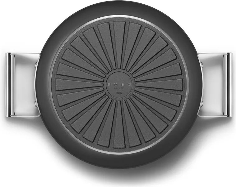 Oală joasă cu capac Smeg DPF2812BLM, 28 cm, 4,3 l, acoperire ceramică antiaderentă, potrivită pentru cuptor până la 250 °C, fără PFAS, compatibilă cu plitele cu inducție, negru