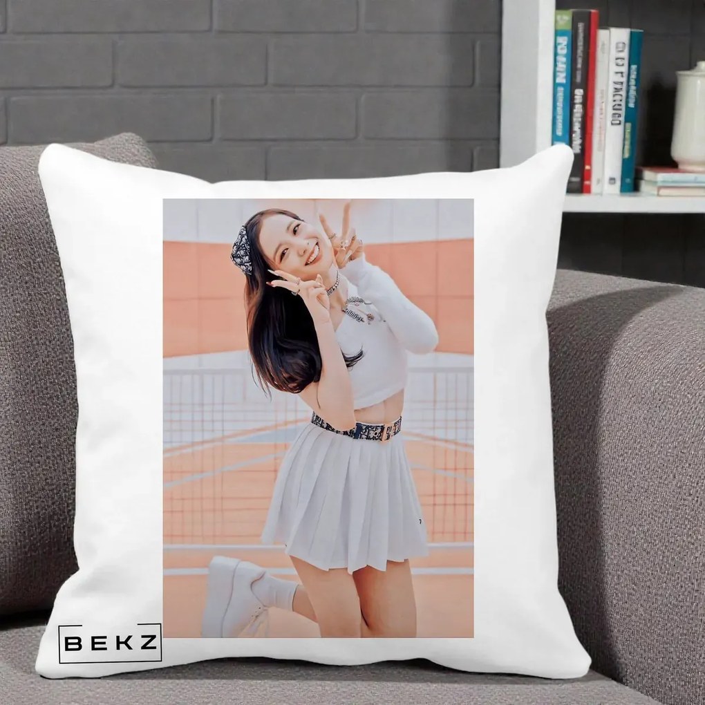 Perna Personalizata K-pop BLACKPINK Nayeon/Jisoo Tenis Alb, 40x40 cm, Alba Mata, Husa Detasabila, Perna Inclusa, BEKZ®