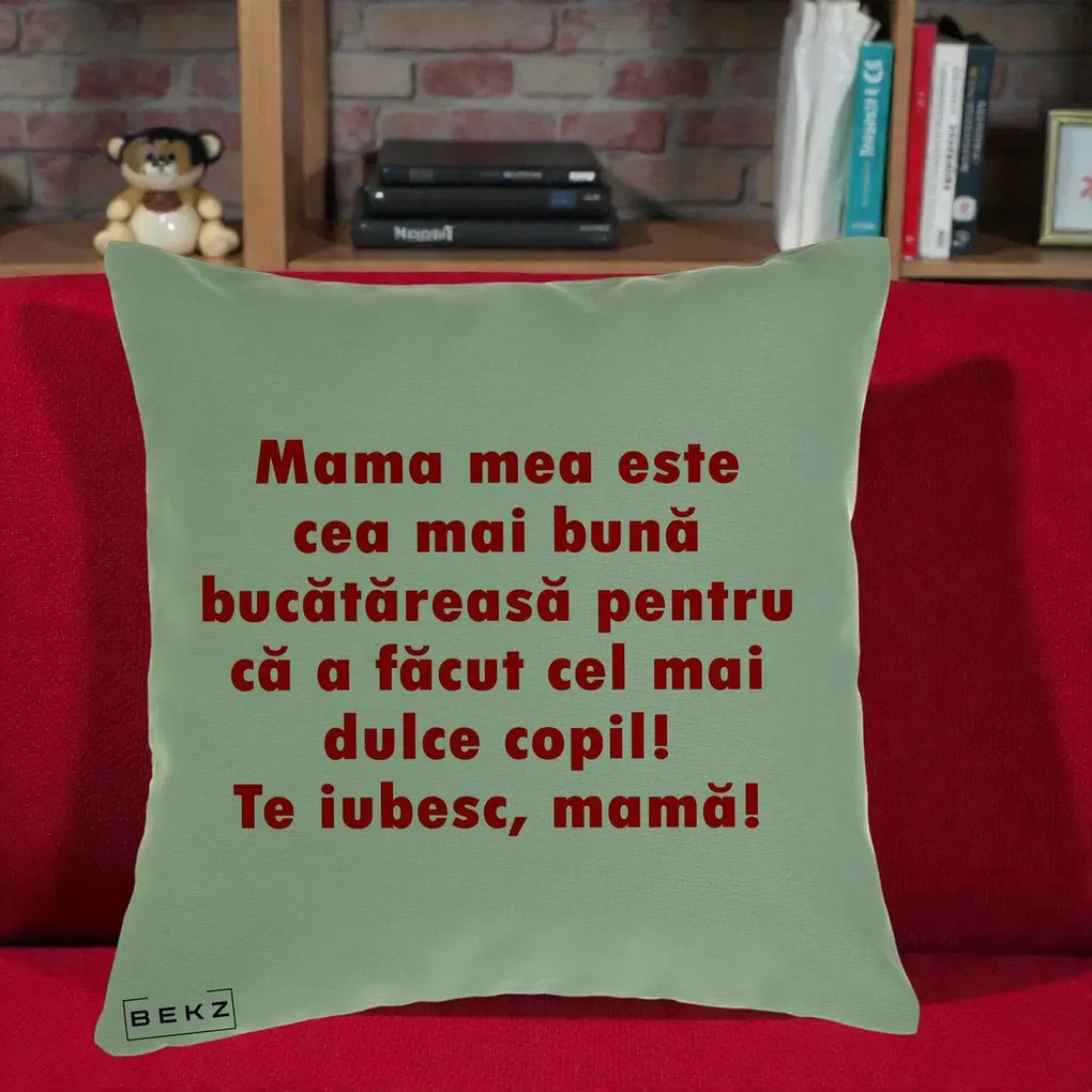 Cadou pentru Mama - Perna Personalizata Mama cea Mai Buna Bucatareasa, 40x40 cm, Verde, Husa Detasabila, Perna Inclusa, BEKZ®