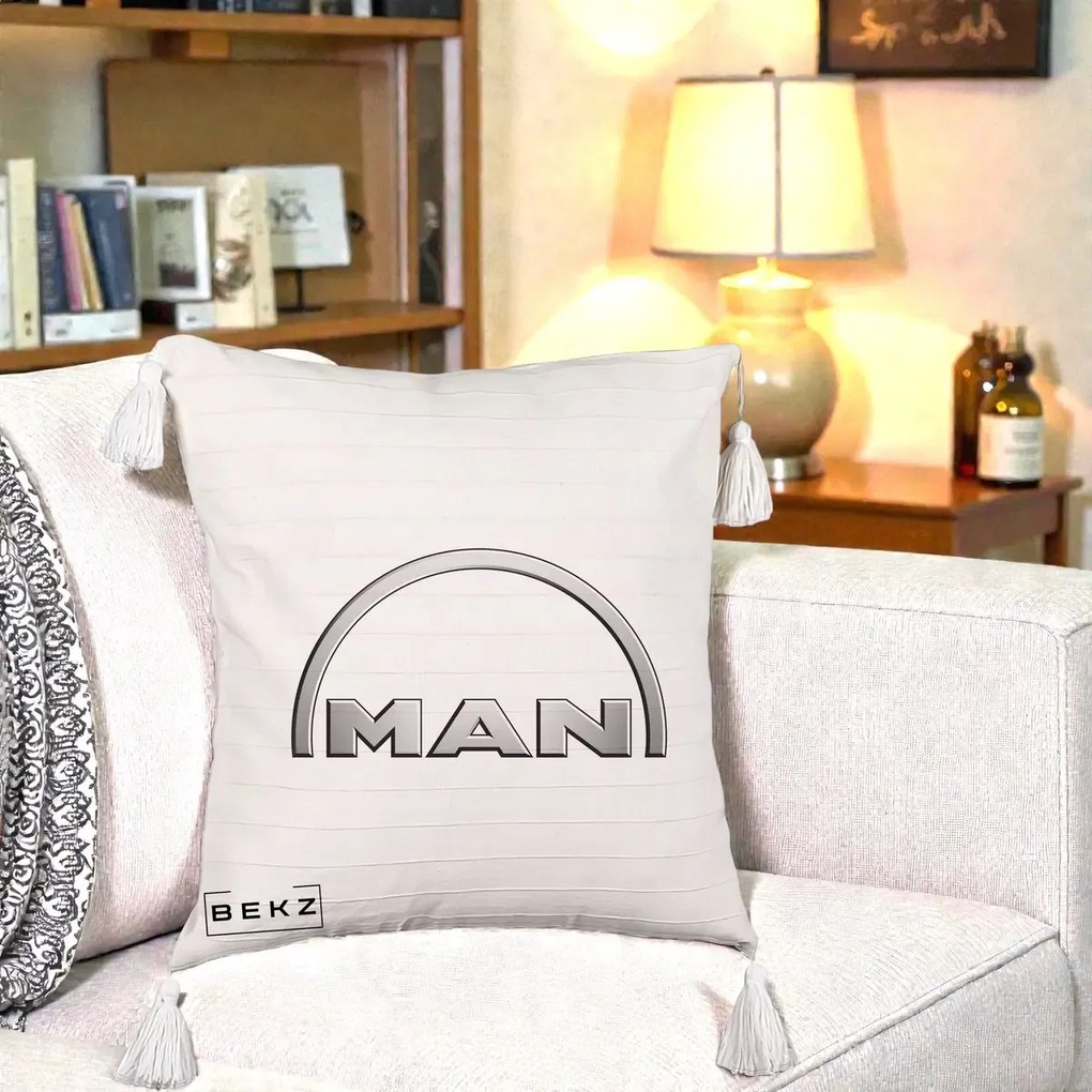 Perna Personalizata cu emblema MAN, 40x40 cm, Bej cu Franjuri, Husa Detasabila, Perna Inclusa, BEKZ®